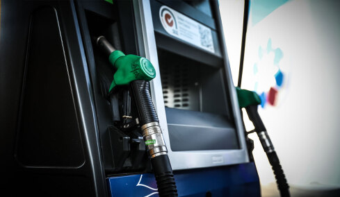 Fuel Pass και επιδοτήσεις: Πώς μοιράζονται σε οικογένειες με 2 αυτοκίνητα, ποιοι κερδίζουν από το νέο πακέτο