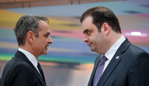 Γιατί ο Μητσοτάκης ανακοίνωσε τώρα το πακέτο μέτρων: Η στόχευση και η απάντηση στο «παράδειγμα της Ισπανίας»
