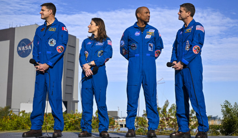 Το μεγάλο στοίχημα της επιστροφής του ανθρώπου στη Σελήνη με την Artemis II: Οι 4 αστροναύτες, το νέο τους «σπίτι» και οι τεράστιοι κίνδυνοι