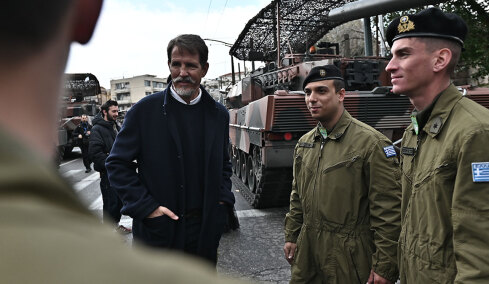 Παύλος ντε Γκρες: Βρέθηκε στη στρατιωτική παρέλαση της 25ης Μαρτίου, «έχουμε δυνατή πατρίδα, σου ανάβουν την ψυχή όσα είδα»
