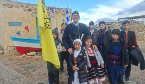 Από τη Βούλα Αττικής στη Γαύδο - Παιδιά δίνουν ζωή στην πιο συγκινητική παρέλαση της Ελλάδας