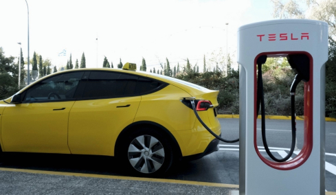 Εβγαλε προβλήματα το Tesla ταξί μετά από 386.000 χιλιόμετρα;