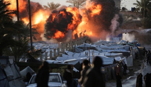 Τέσσερις νεκροί, μεταξύ των οποίων και ένας δημοσιογράφος του Al Jazeera, από ισραηλινά πλήγματα στη Γάζα