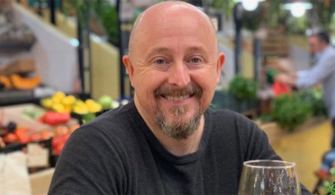 Παράτησε τον υψηλό μισθό στα 41 του και μετακόμισε στην Πορτογαλία: «Εξοικονομώ 4.200 ευρώ το μήνα»