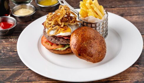 Τραγανό κρεμμύδι: Πώς να το φτιάξετε για να απογειώσετε τα πιάτα σας