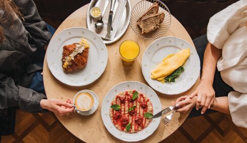 City Break στην Πράγα: Ένας οδηγός καλοπέρασης σε μια πόλη όπου η κοινωνική ζωή πρωταγωνιστεί