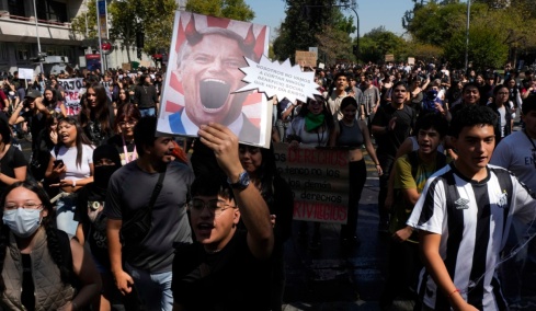 Ένταση σε διαδηλώσεις μαθητών και φοιτητών κατά της λιτότητας στη Χιλή, δείτε βίντεο