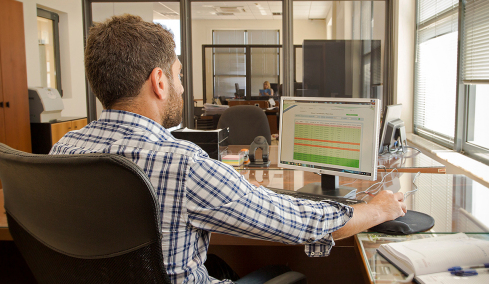 Κατώτατος μισθός: Τι κερδίζουν από την έκτη αύξηση ιδιωτικοί και δημόσιοι υπάλληλοι, αυξάνονται και 20 επιδόματα