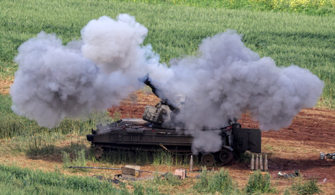Η Τεχεράνη απειλεί ότι θα χτυπήσει ξενοδοχεία στη Μέση Ανατολή, το Ισραήλ βομβάρδισε την «κεντρικότερη» εγκατάσταση παραγωγής ναυτικών πυραύλων του Ιράν