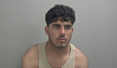 Αφγανός μετανάστης βίασε 12χρονο κορίτσι στη Βρετανία, της επιτέθηκε την ώρα που έπαιζε στις κούνιες 