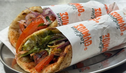 Σουβλάκια ο Θύμιος: Για περιποιημένα τυλιχτά με νόστιμες σάλτσες και αφράτους κεφτέδες