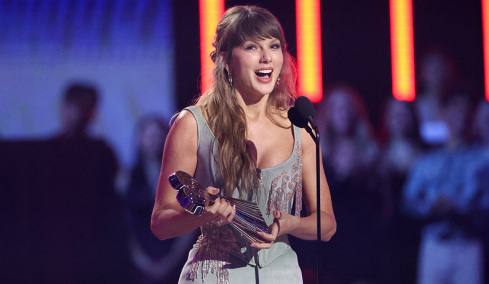 Η Τέιλορ Σουίφτ δήλωσε «χαρούμενη, γεμάτη αυτοπεποίθηση και ελεύθερη» λόγω του Τράβις Κέλσι
