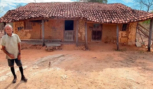 80χρονος ζει χωρίς ρεύμα και νερό: Έχει βρει αυτό που λείπει στους περισσότερους