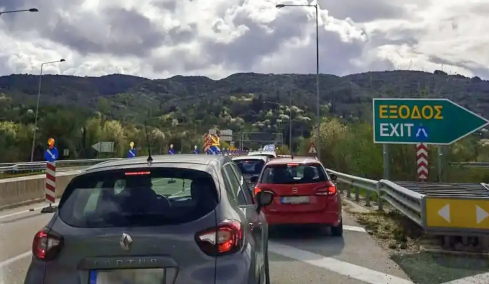 Διπλό τροχαίο στην Εγνατία Οδό με δύο νεκρούς: Θύμα και ο υπάλληλος που έσπευσε σε βοήθεια - Κλειστός ο αυτοκινητόδρομος και στα δύο ρεύματα, βίντεο
