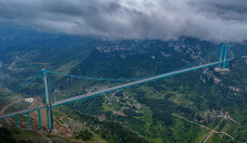 Η ψηλότερη κρεμαστή γέφυρα στον κόσμο: 625 μέτρα πάνω από το νερό μειώνει ένα ταξίδι ωρών σε δύο λεπτά