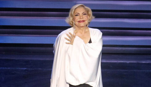 «Αντίο μάνα»: Νταλάρας, Αλεξίου, Πρωτοψάλτη, Μούσχουρη, Γλυκερία και σύσσωμο το ελληνικό τραγούδι αποχαιρετούν τη Μαρινέλλα
