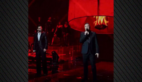 Το on stage «αντίο» του Αντώμη Ρέμου και του Χρήστου Μάστορα στη Μαρινέλλα: Ανήκει σε όλους μας, είναι η Ελλάδα μας