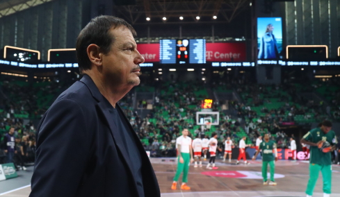 Αρνήθηκε ο Αταμάν να κάνει δηλώσεις στην ΕΡΤ: Δεν ήταν αγώνας μπάσκετ αλλά θέατρο, φώναζε μετά το ματς 