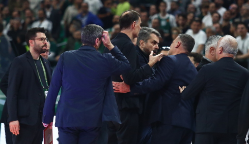 Καταγγελία Ολυμπιακού: Άνθρωπος που συνόδευε τους διαιτητές είπε  «φύγε από εδώ ρε μ@λ@κ@» στον Μπαρτζώκα