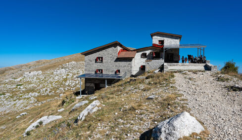 7 Kαταφύγια της Ελλάδας που αξίζει να επισκεφτείτε έστω μία φορά