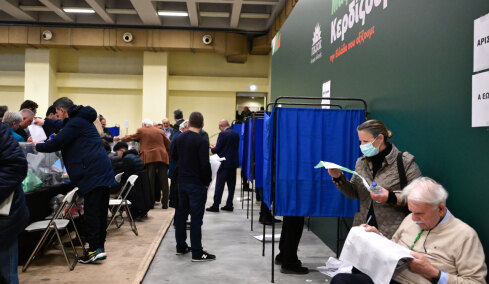 Μάχη για την Κεντρική Επιτροπή του ΠΑΣΟΚ: Η  Διαμαντοπούλου διεκδικεί την πρωτιά, σαρώνουν προεδρικοί και Χριστοδουλάκης