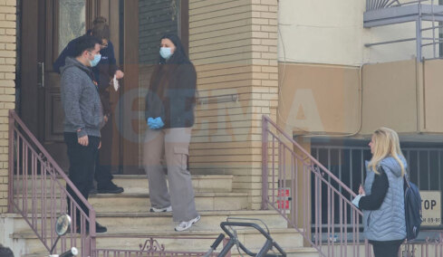 Θρίλερ στου Ζωγράφου: Νεκρές μάνα και κόρη σε «σφραγισμένο» δωμάτιο, έχει προσαχθεί ο γιος της οικογένειας