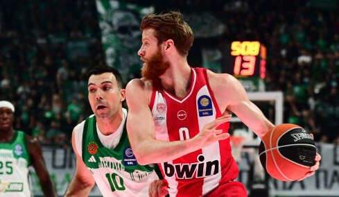 Παναθηναϊκός - Ολυμπιακός 63-71 (Γ' περίοδος): Επεισοδιακό ντέρμπι με σταθερό ερυθρόλευκο προβάδισμα, live η αναμέτρηση για τη Basket League