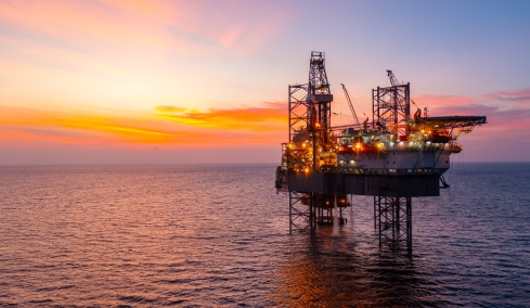 Πετρέλαιο: Κατρακύλα 7% μετά τα μηνύματα αποκλιμάκωσης ΗΠΑ - Ιράν, κάτω από τα $97 το Brent