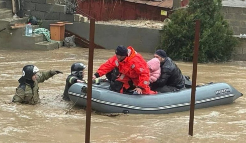 Σοβαρές πλημμύρες στον ρωσικό Βόρειο Καύκασο, απομακρύνθηκαν χιλιάδες κάτοικοι
