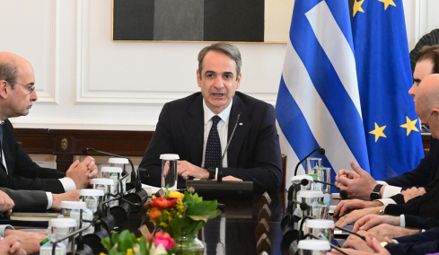 «Εκλογές τώρα, εν ώρα κρίσης; Θα αστειεύεστε!»: Ο Μητσοτάκης κόβει τα σενάρια για πρόωρες κάλπες