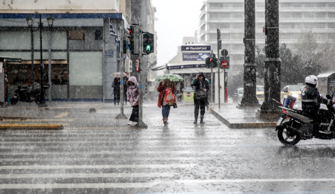 Σε επιφυλακή ο Δήμος Αθηναίων για την κακοκαιρία: Ζητά από όλους να αποφεύγουν τις άσκοπες μετακινήσεις 