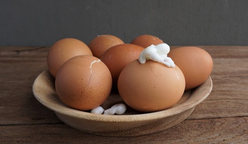 Γιατί σπάνε τα αυγά όταν τα βράζουμε -Τι κάνουμε λάθος