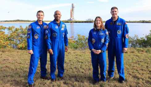 Οι 4 της Artemis II που θα αλλάξουν την ιστορία της Σελήνης: Ο μονογονέας διοικητής, ο «παντογνώστης», ο Καναδός με τα μενταγιόν και η μοναδική γυναίκα