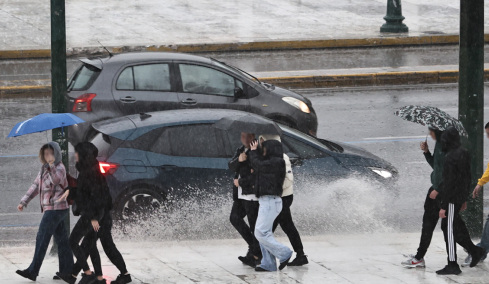Βροχές, καταιγίδες και αφρικανική σκόνη την Τετάρτη: Χάρτες με τις περιοχές που θα επηρεαστούν από τα έντονα φαινόμενα
