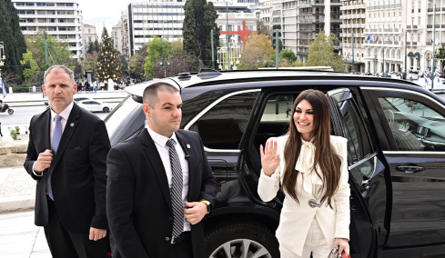 Η Κίμπερλι Γκιλφόιλ ψάχνει bodyguard: Δείτε την αγγελία της πρεσβείας των ΗΠΑ για την θέση του συντονιστή ασφαλείας