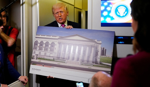 «Ο πρόεδρος των ΗΠΑ δεν είναι ο ιδιοκτήτης του Λευκού Οίκου», λέει ο δικαστής που διέταξε την παύση της κατασκευής της αίθουσας δεξιώσεων