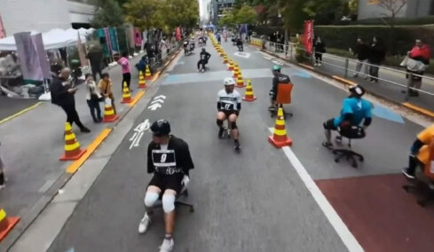 Ιαπωνία: Το πρωτάθλημα «ράλι» με καρέκλες γραφείου – Αγώνες 20 χιλιομέτρων και έπαθλο 90 κιλά ρύζι