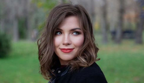 Αντιγήρανση: Το μήκος μαλλιών που «αφαιρεί» έως και 10 χρόνια από την ηλικία μας
