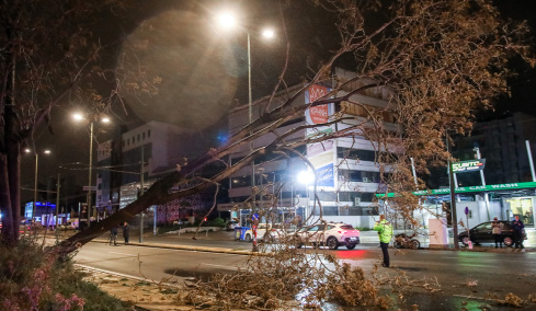 Πώς θα κινηθεί η κακοκαιρία Erminio τις επόμενες ώρες: Κόκκινη προειδοποίηση σε δύο περιοχές την Πέμπτη, αφρικανική σκόνη μέχρι την Παρασκευή, βίντεο