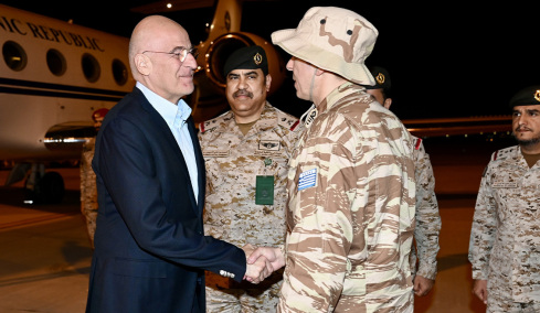 Επίσκεψη Δένδια στην Ελληνική Δύναμη Σαουδικής Αραβίας, δείτε φωτογραφίες