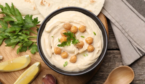 Το αγαπημένο ανατολίτικο ντιπ που είναι πλούσιο σε φυτικές ίνες, σίδηρο και καλά λιπαρά

