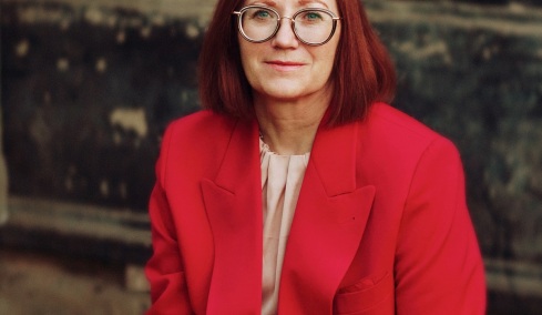 Το Σύνδρομο της Αόρατης Γυναίκας και γιατί «χτυπά» μετά τα πενήντα
