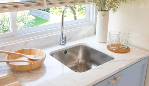 Ο λόγος που πρέπει να ρίχνεις ξύδι στις αποχετεύσεις πριν από έντονες βροχοπτώσεις