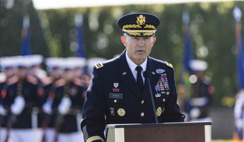 Ο υπουργός Πολέμου των ΗΠΑ Πιτ Χέγκσεθ ζήτησε την παραίτηση του αρχηγού του Γενικού Επιτελείου Στρατού