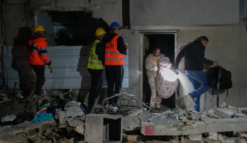 Το Ιράν απορρίπτει τις «μαξιμαλιστικές και παράλογες» αξιώσεις των ΗΠΑ - 14 τραυματίες στο Τελ Αβίβ από ιρανικά πλήγματα, 11χρονη σε «σοβαρή κατάσταση»