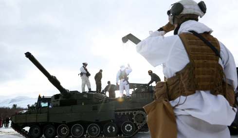 Σκέψεις για ευρωπαϊκό ΝΑΤΟ μετά τις απειλές Τραμπ για αποχώρηση, ενισχύσεις 300.000 στρατιωτών και έξτρα δαπάνη 290 δισ. ευρώ ετησίως