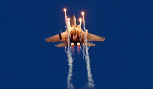 Οι Αμερικανοί επιβεβαιώνουν κατάρριψη μαχητικού F-15 από τους Ιρανούς, άγνωστη η τύχη του πληρώματος