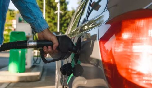 Έρχονται δελτίο καυσίμων και χαμηλότερα όρια ταχύτητας; 
