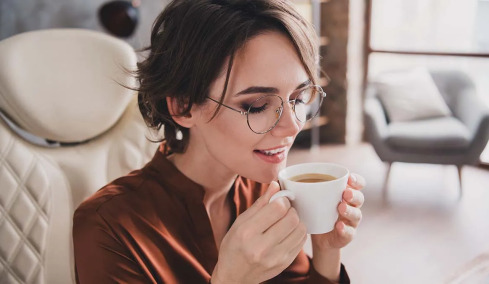 Τα 7 χαρακτηριστικά των ανθρώπων που πίνουν σκέτο καφέ
