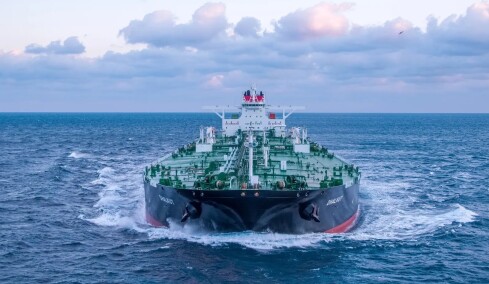 Τρία τάνκερ πέρασαν τα Στενά του Ορμούζ από νέα διαδρομή κοντά στις ακτές του Ομάν